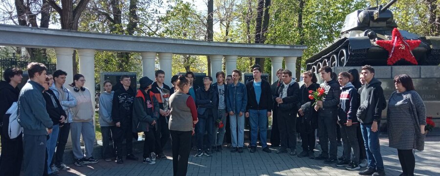 Патриотический квест по памятным местам г. Симферополя «Мы помним!». Почтили память павших.