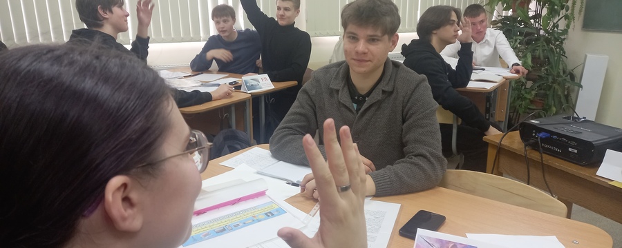 В колледже состоялся открытый урок-игра по физике на тему «Большое космическое путешествие по электромагнитным волнам».